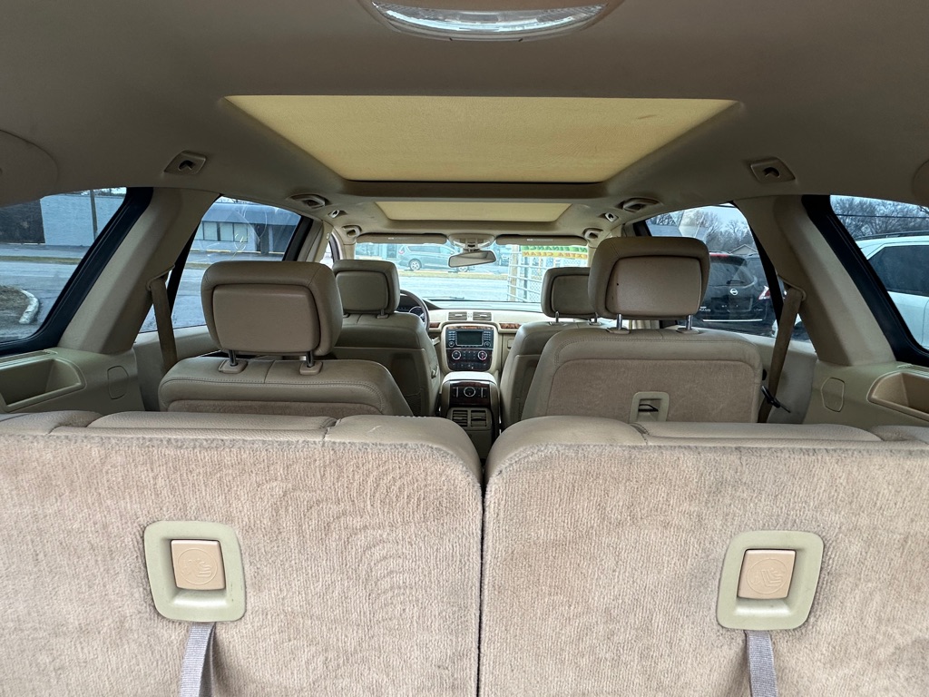 Photo 15 of this MERCEDES-BENZ R-CLASS