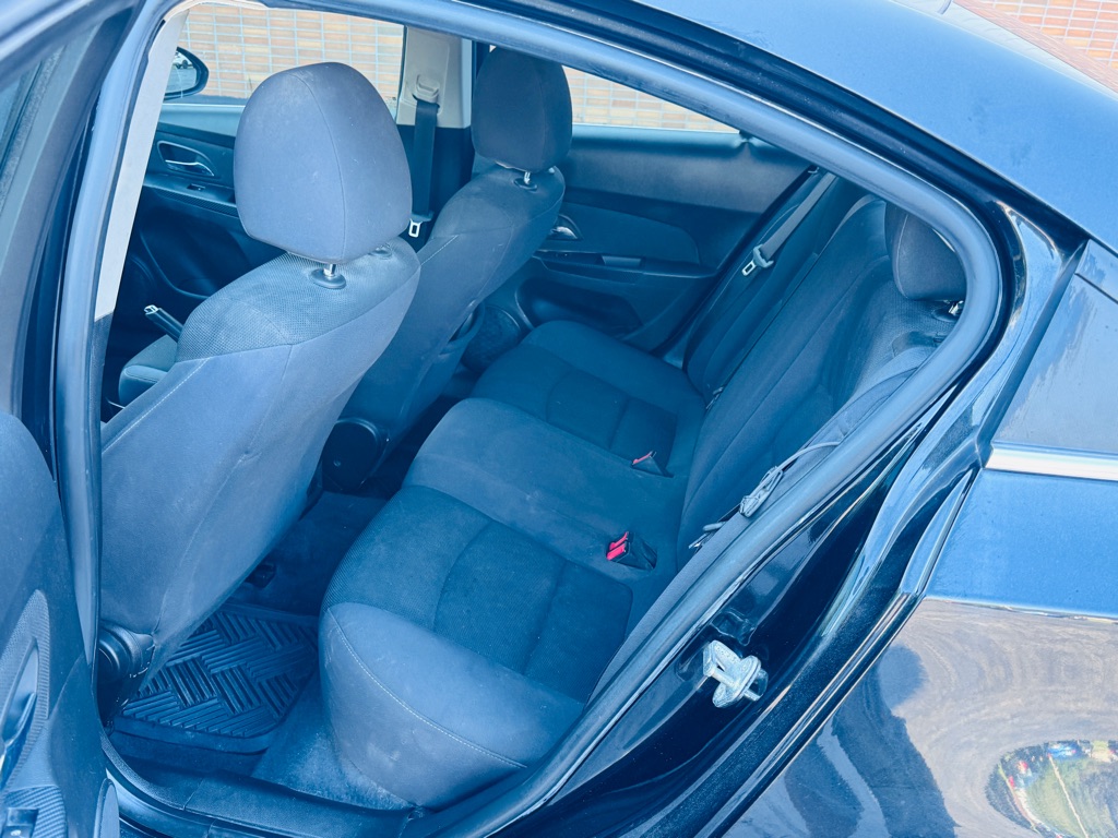 Photo 25 of this CHEVROLET CRUZE