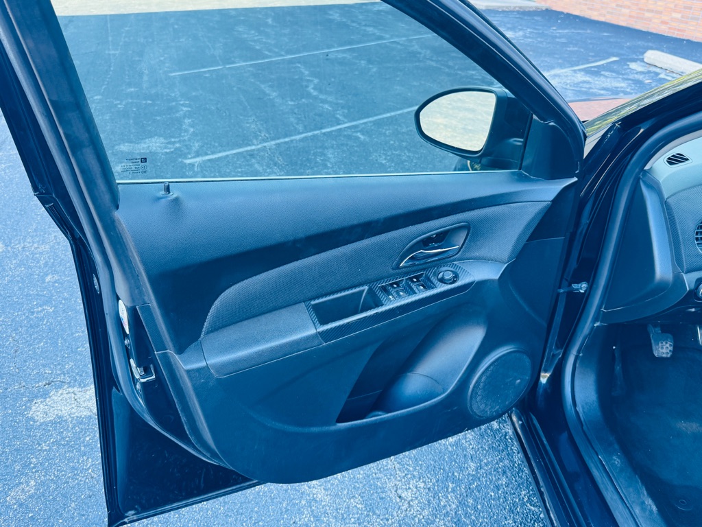 Photo 23 of this CHEVROLET CRUZE