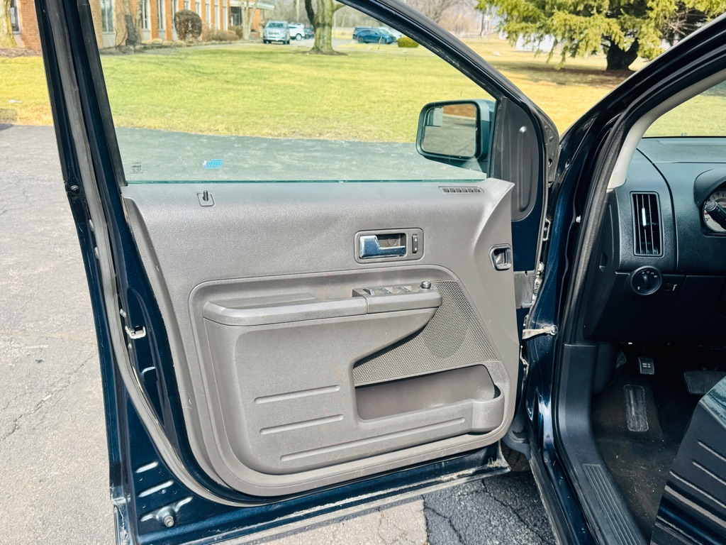 Photo 10 of this FORD EDGE