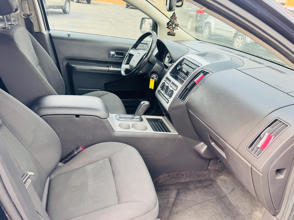 Photo 17 of this FORD EDGE