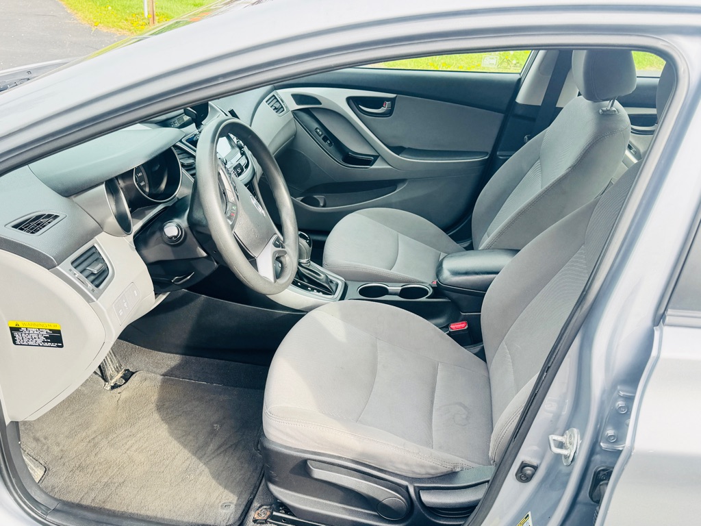 Photo 10 of this HYUNDAI ELANTRA