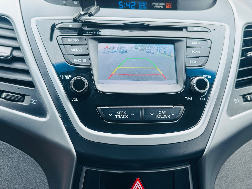 Photo 17 of this HYUNDAI ELANTRA