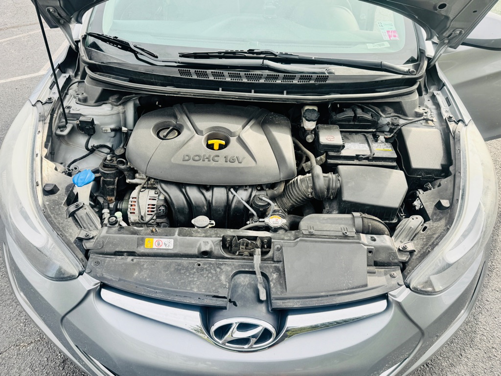 Photo 16 of this HYUNDAI ELANTRA