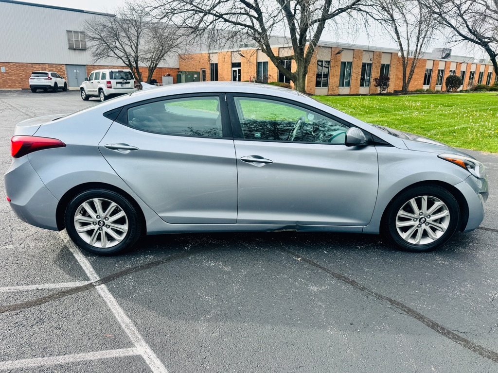 Photo 6 of this HYUNDAI ELANTRA