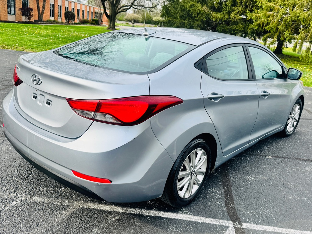 Photo 5 of this HYUNDAI ELANTRA