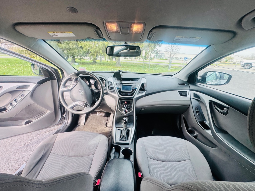 Photo 15 of this HYUNDAI ELANTRA