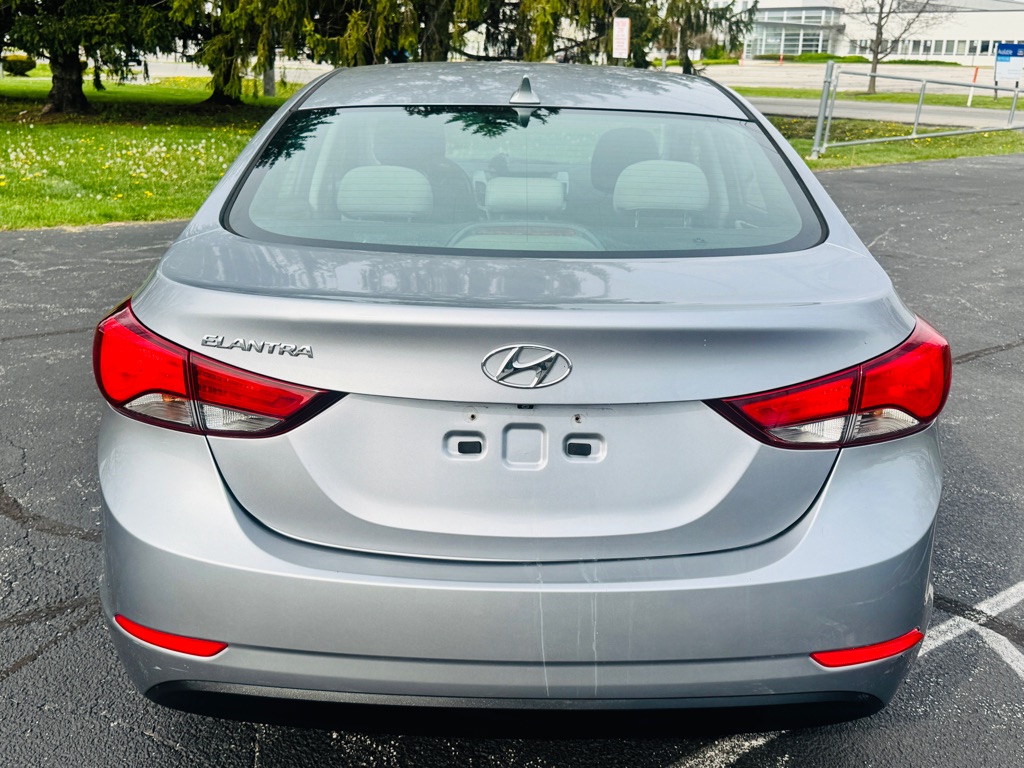 Photo 4 of this HYUNDAI ELANTRA