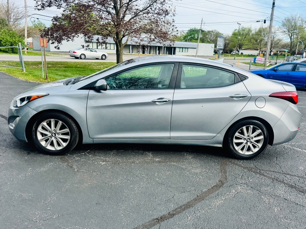 Photo 2 of this HYUNDAI ELANTRA