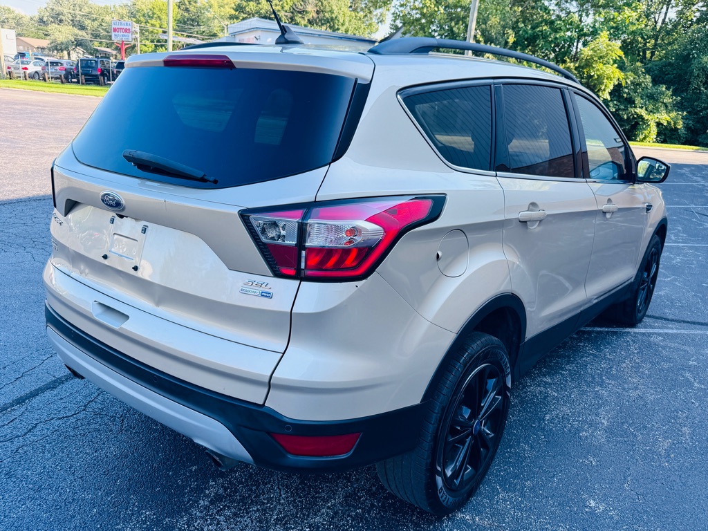 Photo 6 of this FORD ESCAPE