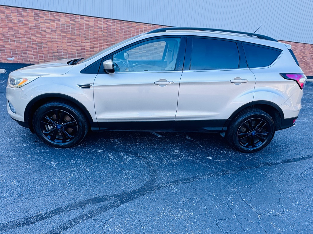 Photo 2 of this FORD ESCAPE
