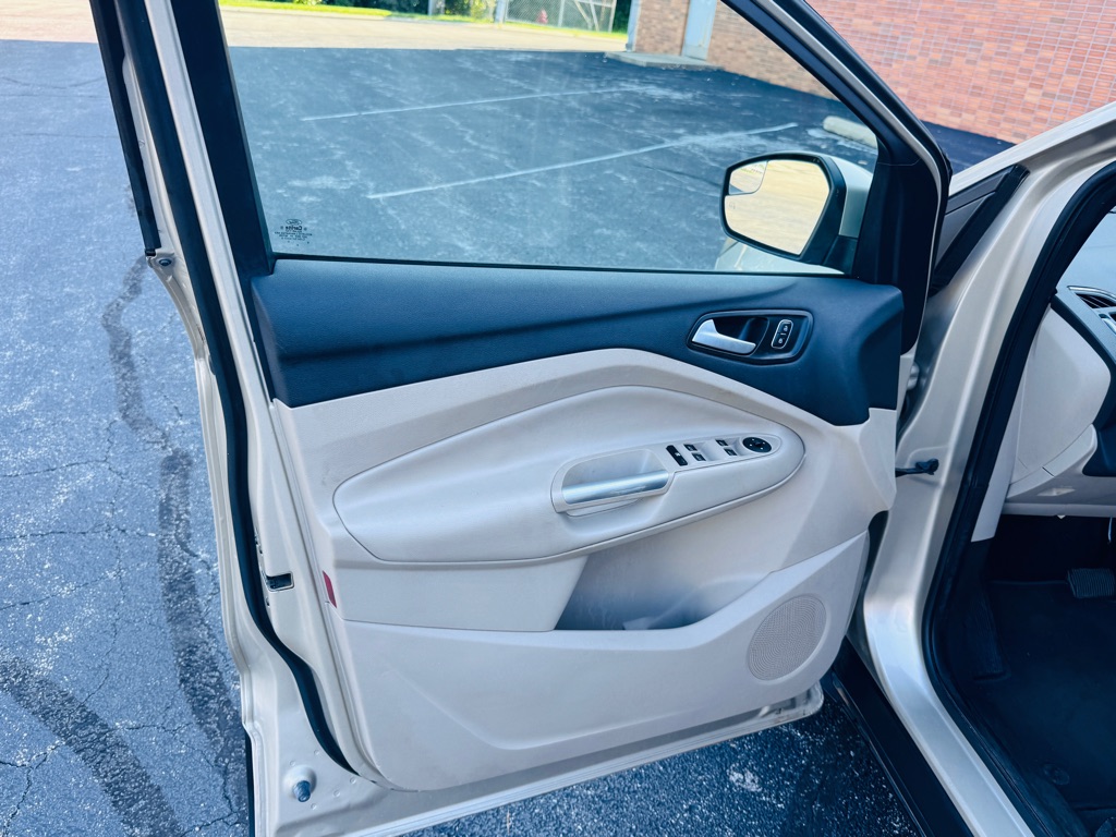 Photo 10 of this FORD ESCAPE