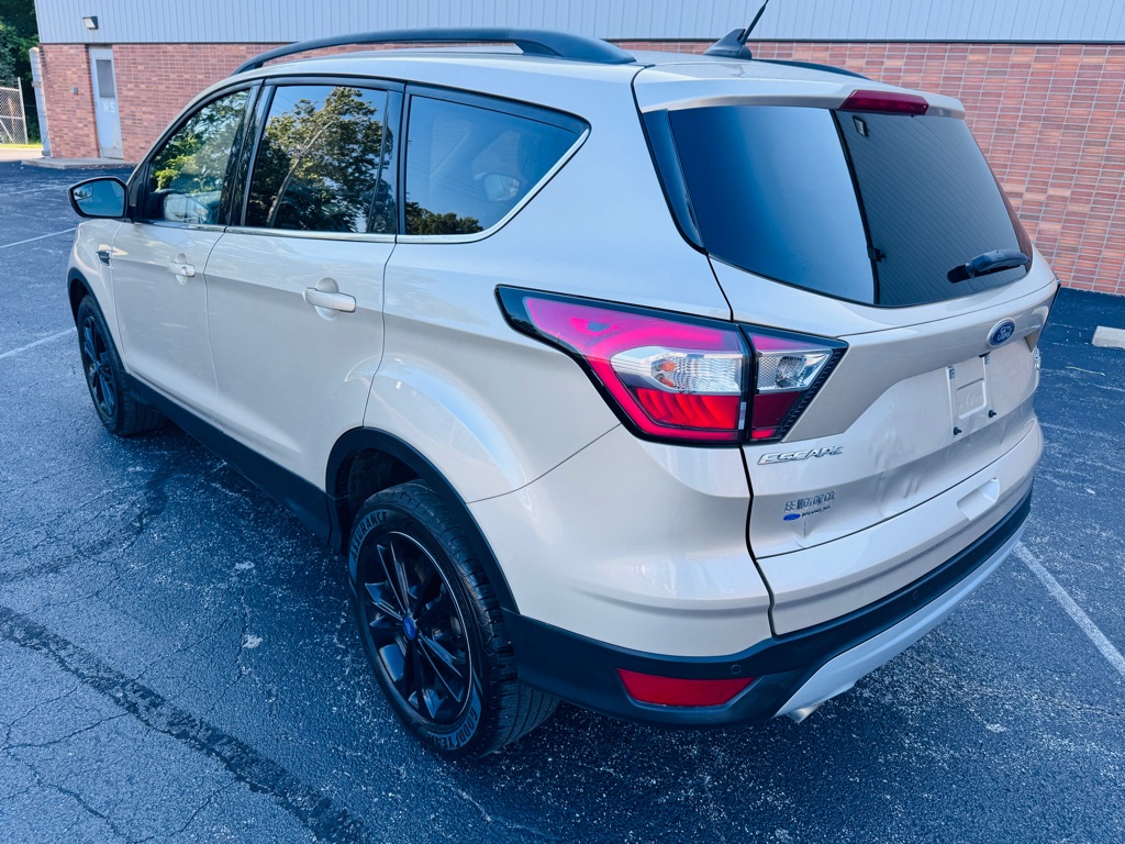 Photo 4 of this FORD ESCAPE