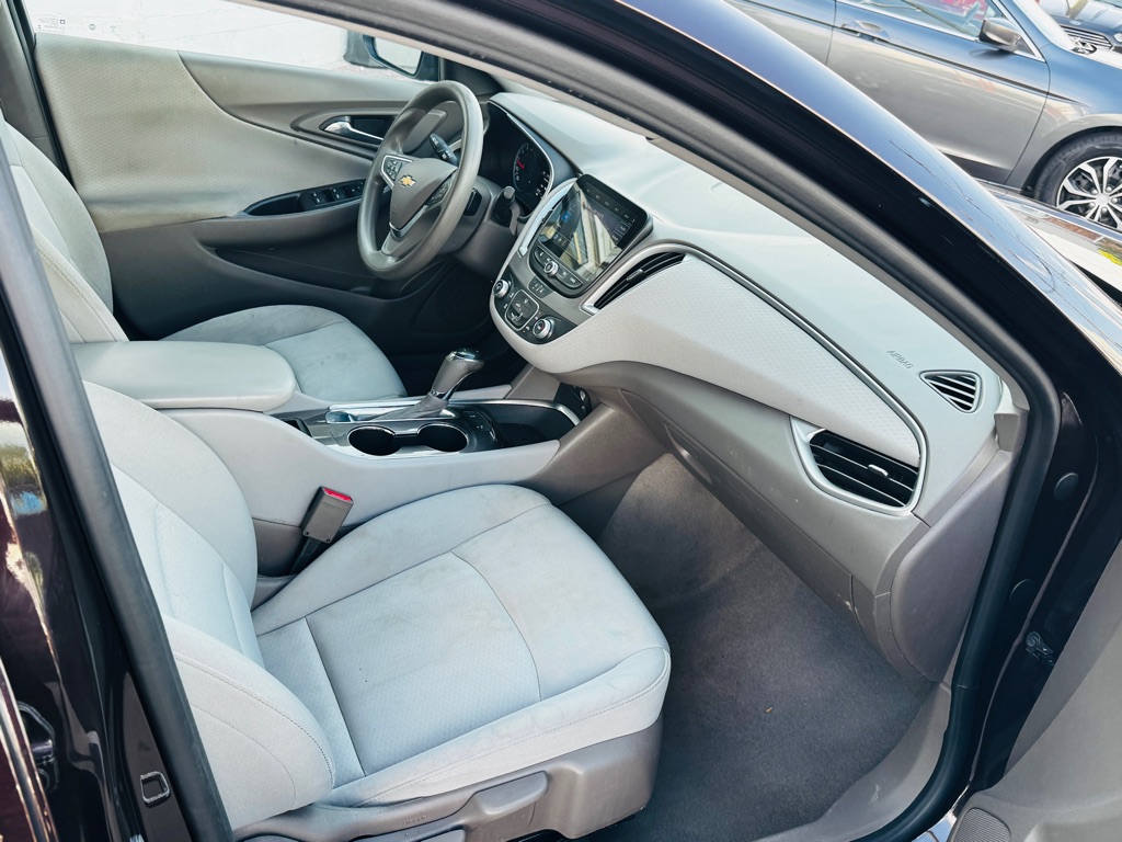 Photo 22 of this CHEVROLET MALIBU