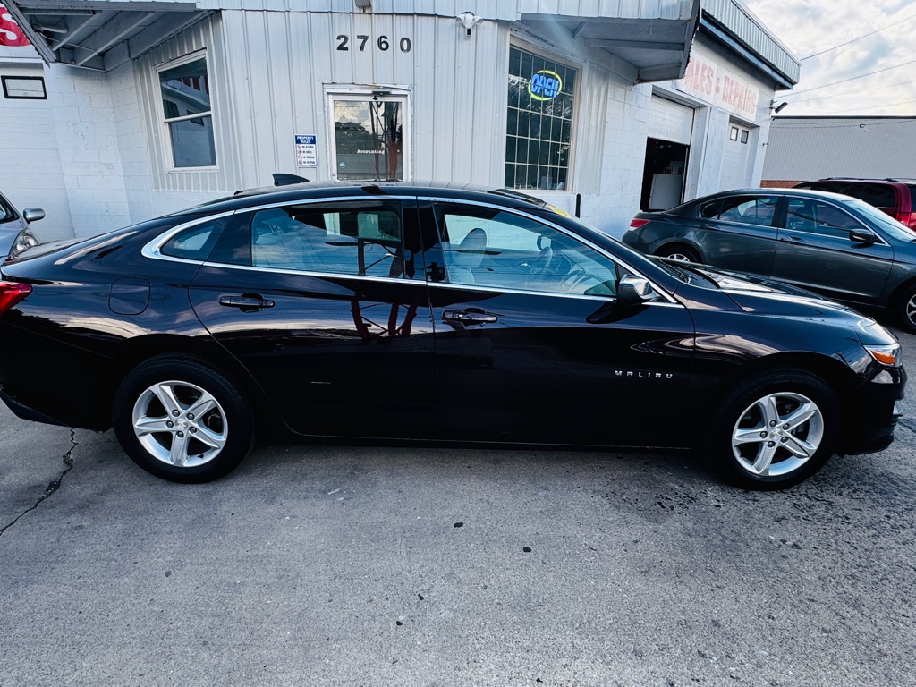 Photo 14 of this CHEVROLET MALIBU