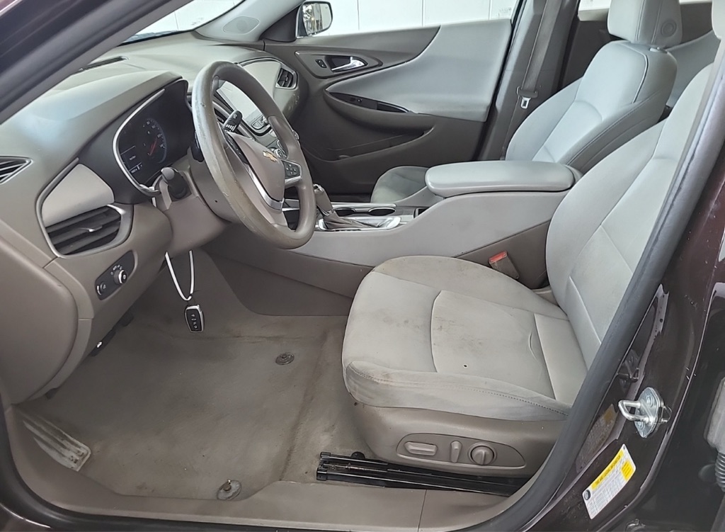 Photo 6 of this CHEVROLET MALIBU