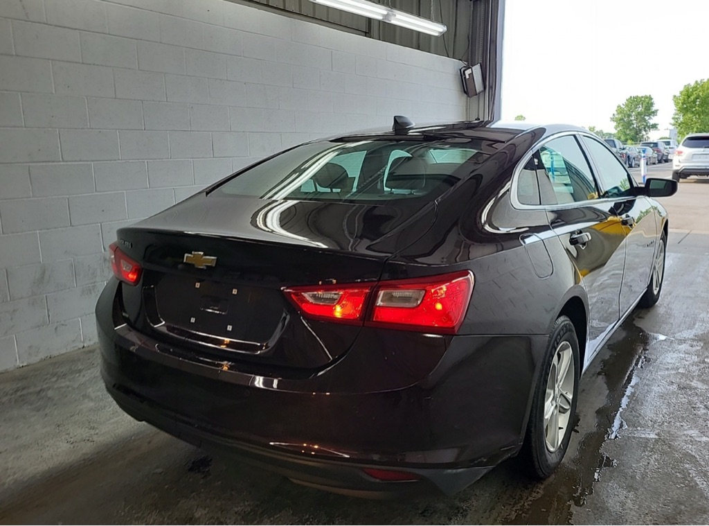 Photo 5 of this CHEVROLET MALIBU