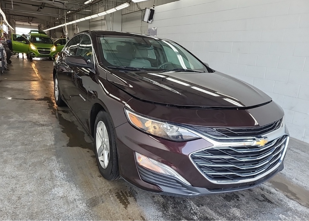 Photo 3 of this CHEVROLET MALIBU