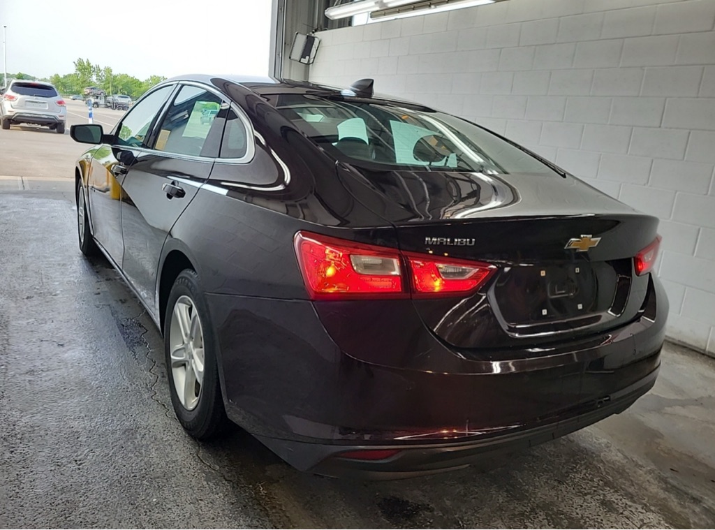 Photo 4 of this CHEVROLET MALIBU