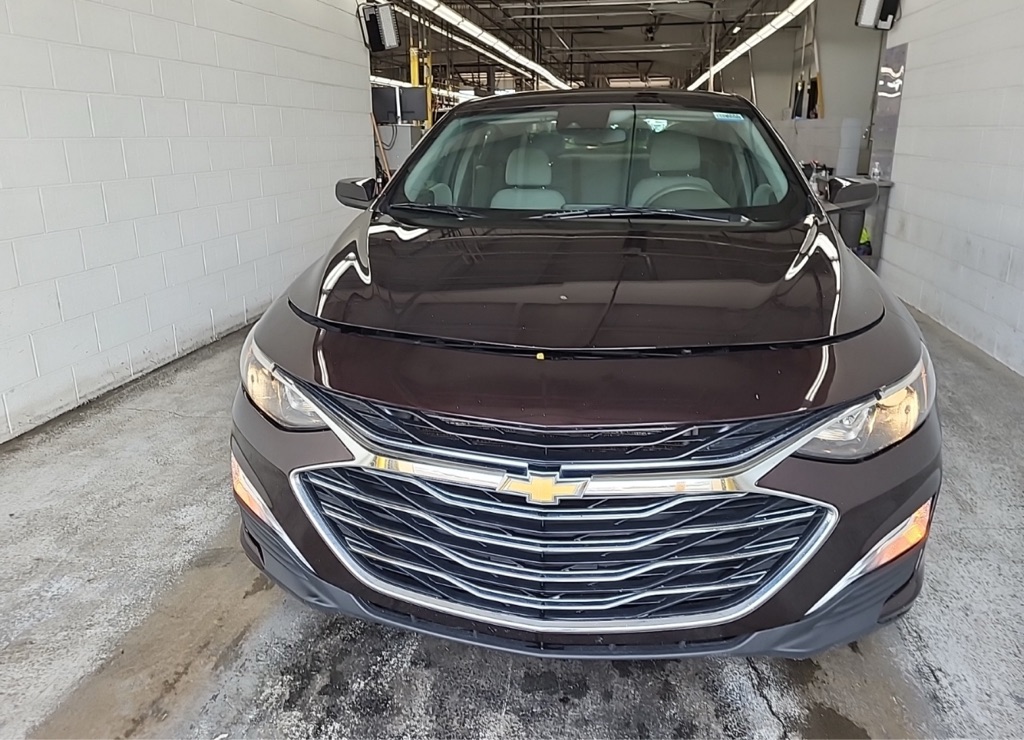 Photo 2 of this CHEVROLET MALIBU