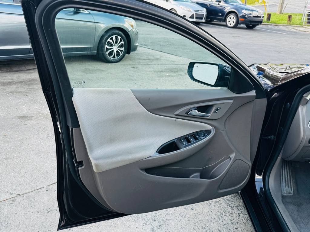 Photo 17 of this CHEVROLET MALIBU