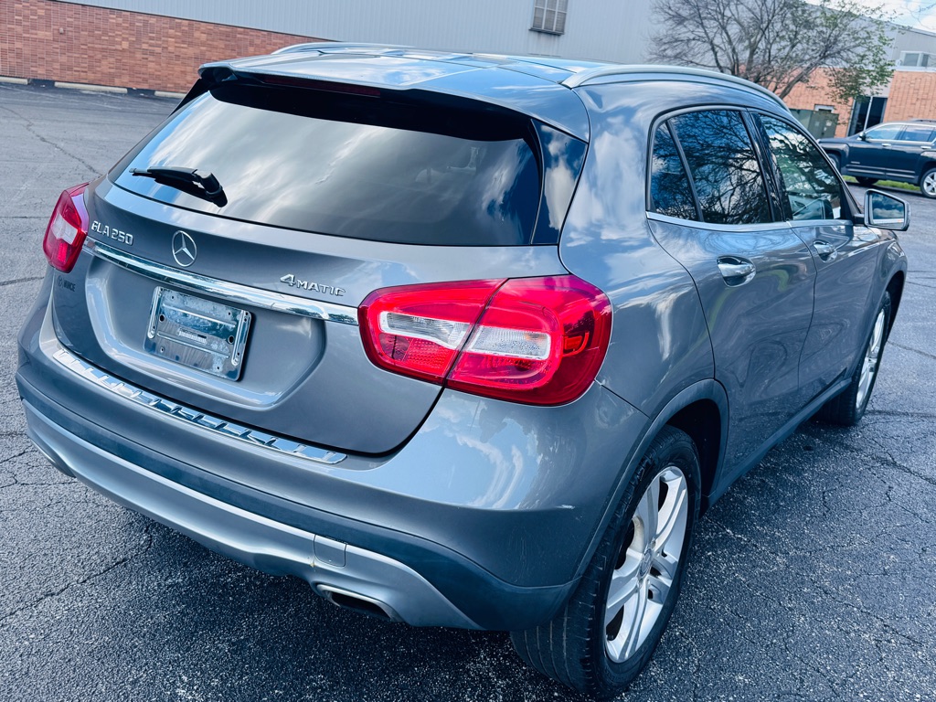 Photo 5 of this MERCEDES-BENZ GLA-250