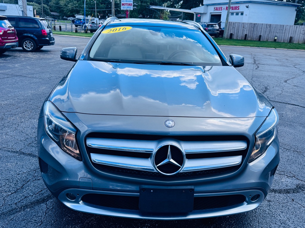 Photo 8 of this MERCEDES-BENZ GLA-250