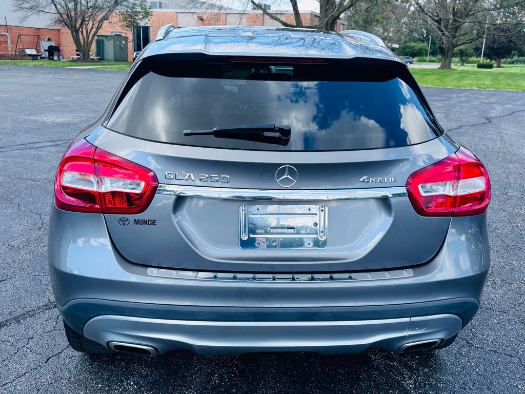 Photo 4 of this MERCEDES-BENZ GLA-250