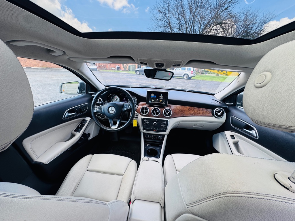 Photo 14 of this MERCEDES-BENZ GLA-250