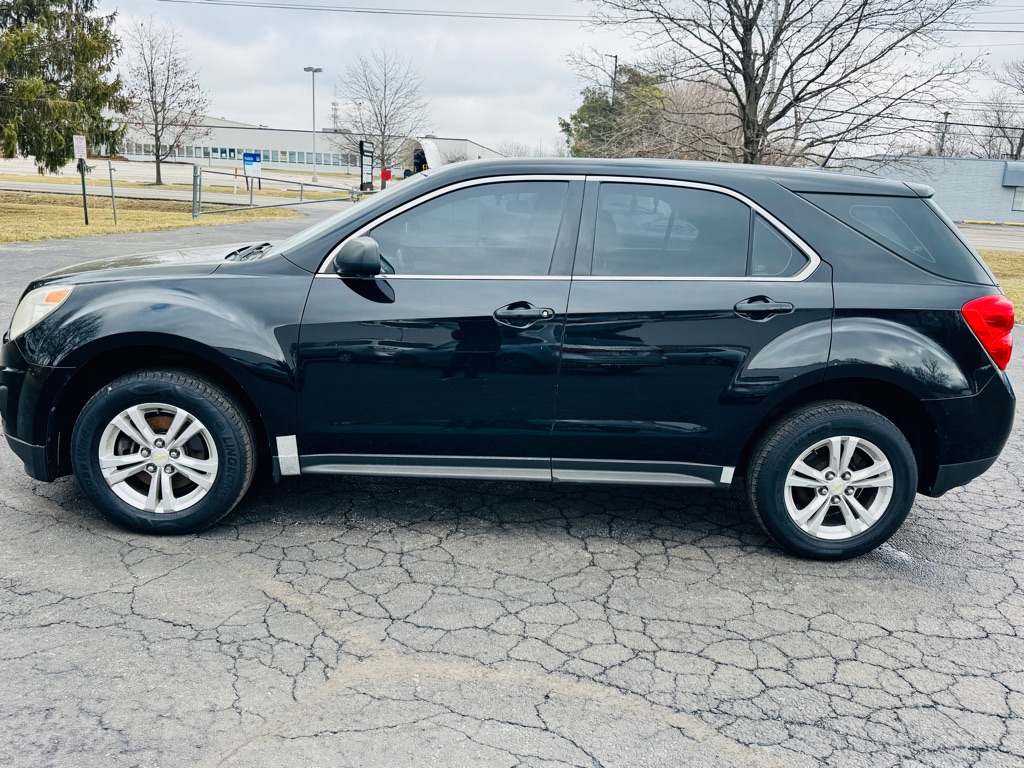 Photo 2 of this CHEVROLET EQUINOX