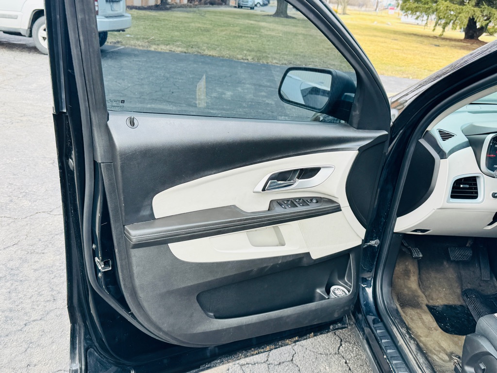 Photo 9 of this CHEVROLET EQUINOX