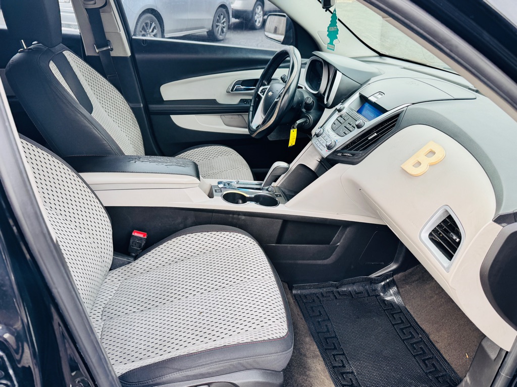 Photo 14 of this CHEVROLET EQUINOX