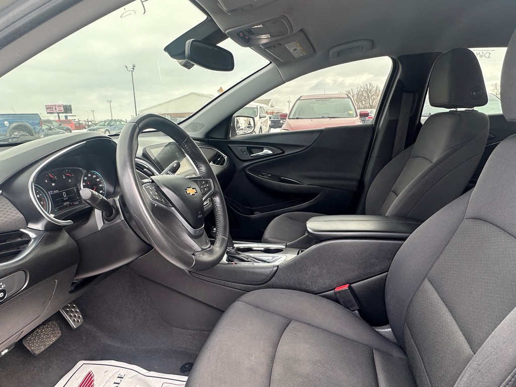 Photo 9 of this CHEVROLET MALIBU