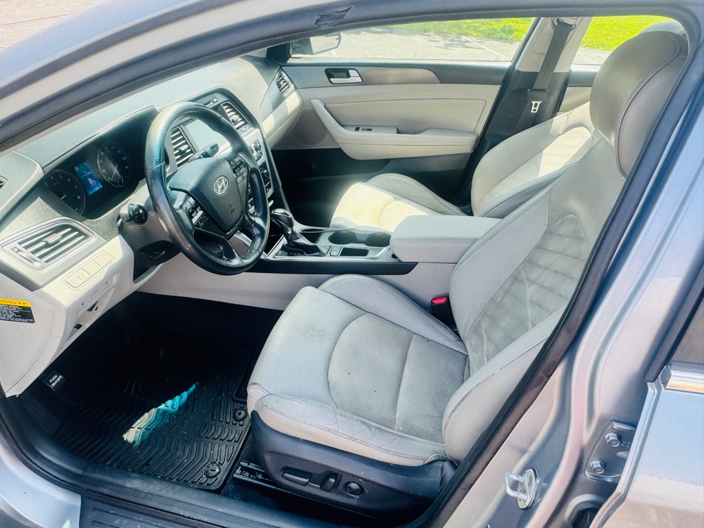 Photo 10 of this HYUNDAI SONATA