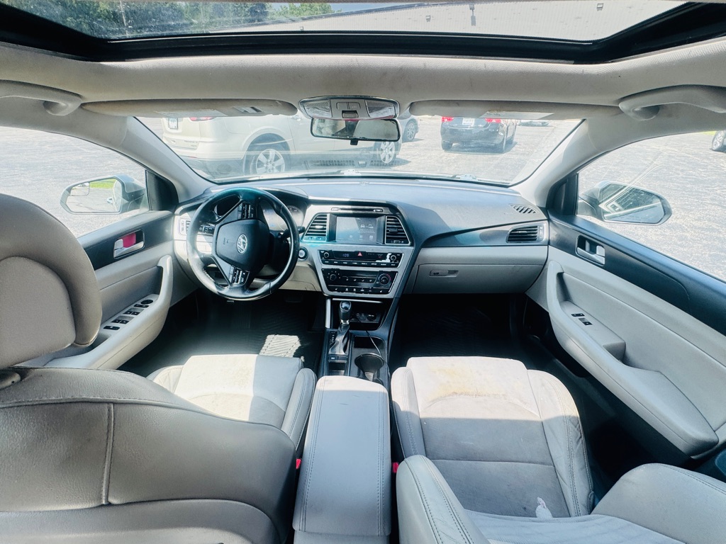 Photo 14 of this HYUNDAI SONATA
