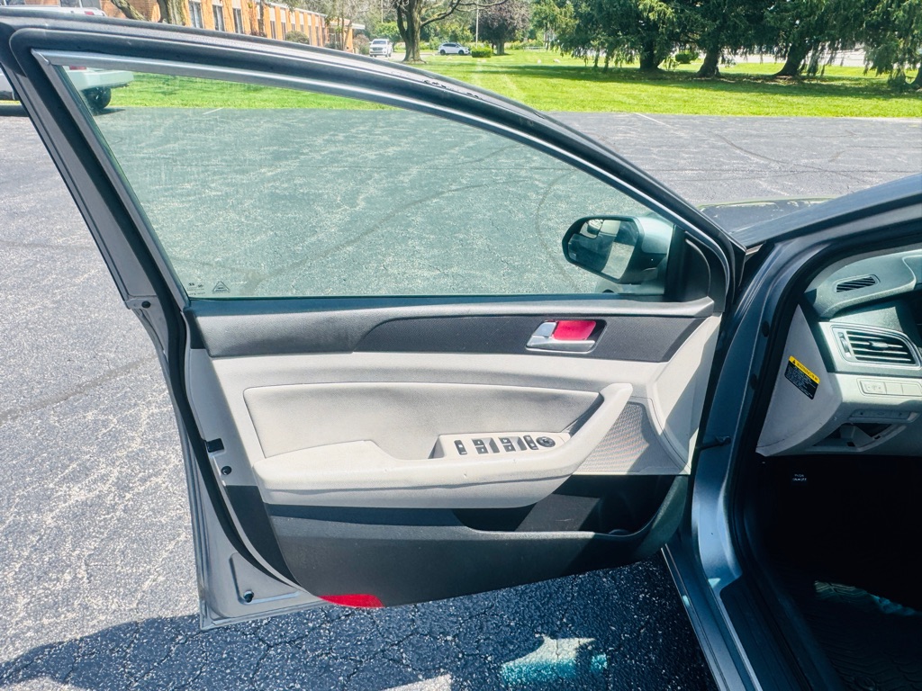 Photo 9 of this HYUNDAI SONATA