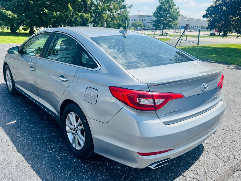 Photo 3 of this HYUNDAI SONATA