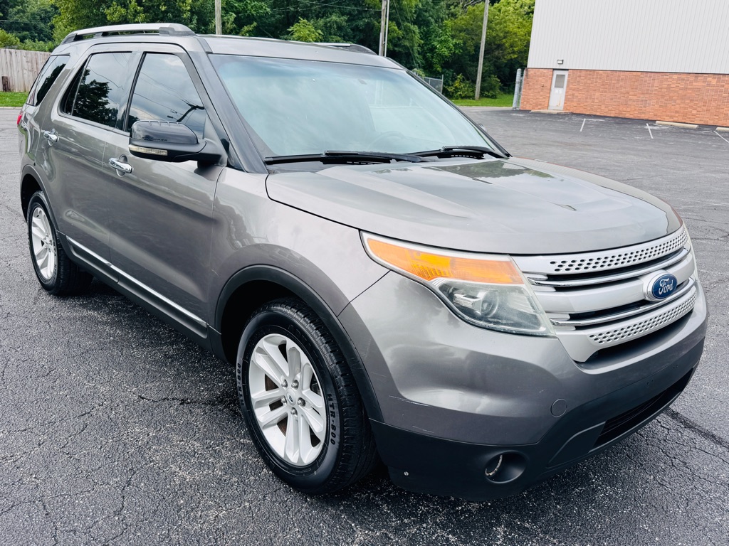 Photo 7 of this FORD EXPLORER