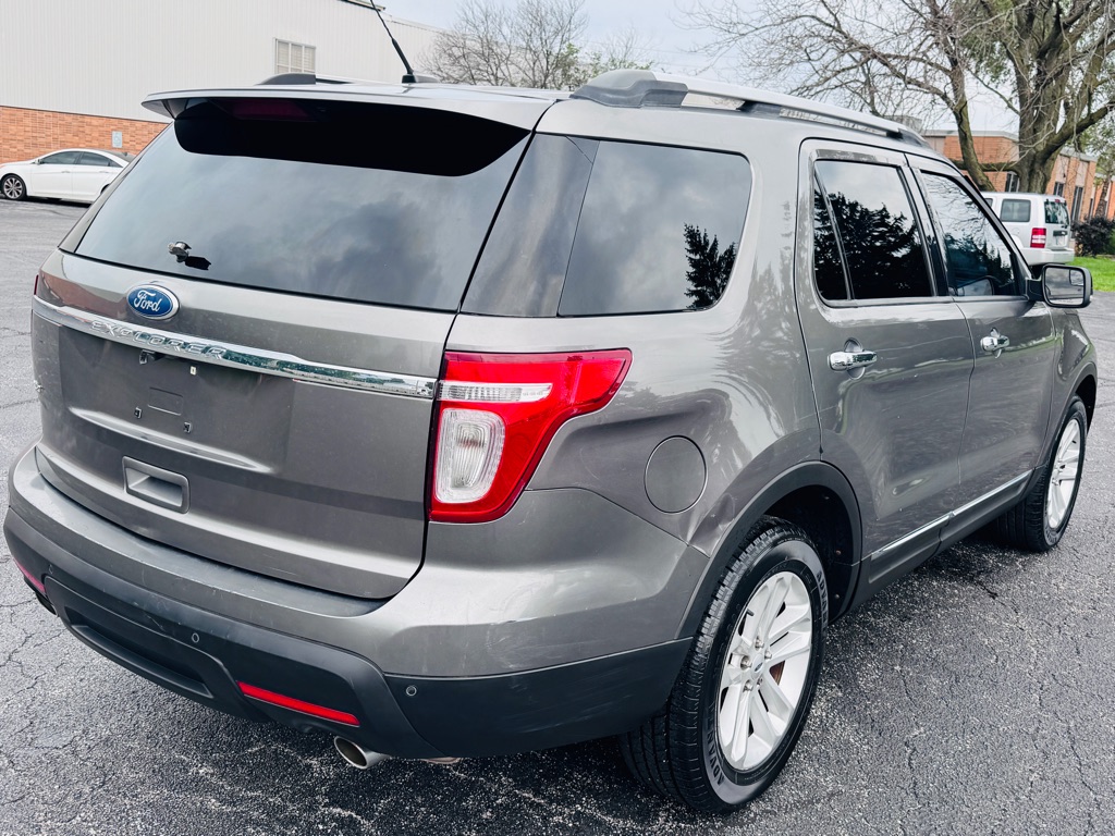Photo 5 of this FORD EXPLORER