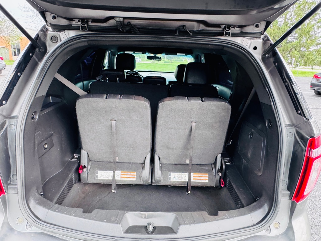 Photo 11 of this FORD EXPLORER