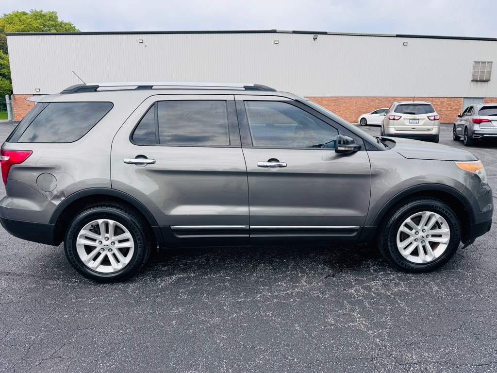 Photo 6 of this FORD EXPLORER