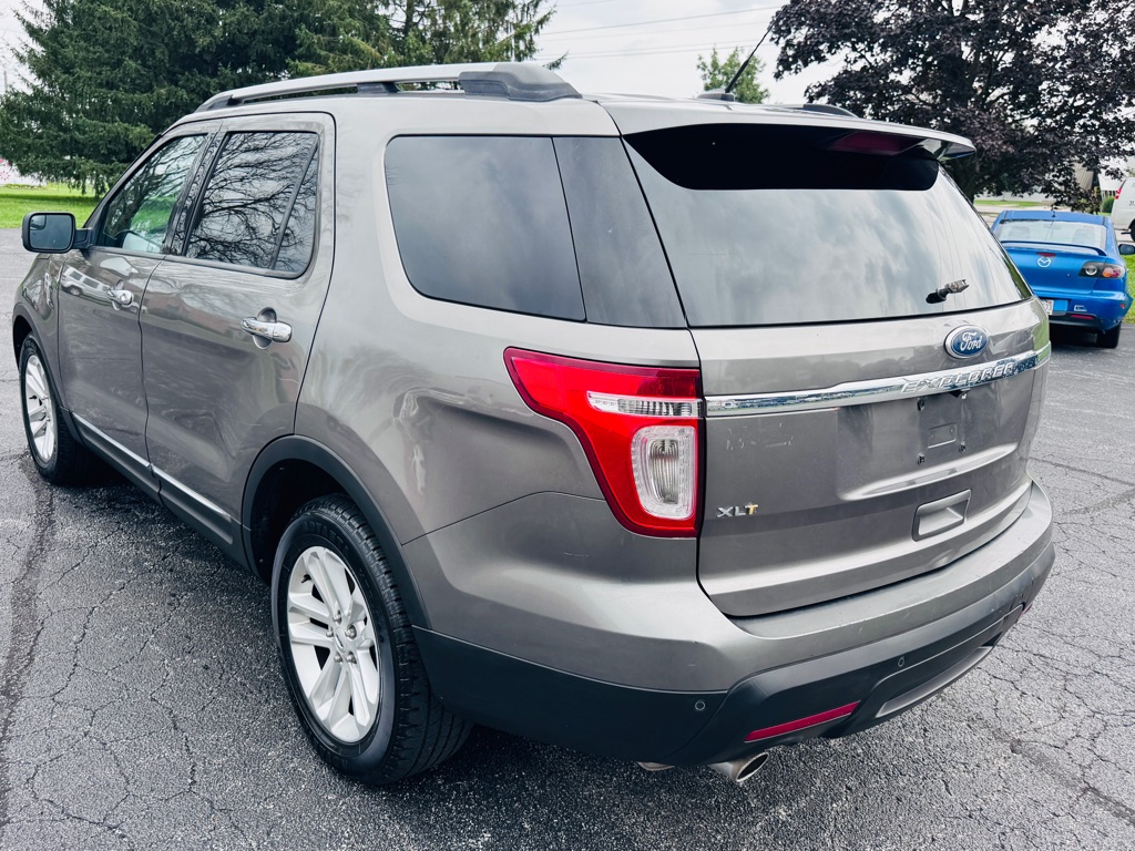 Photo 3 of this FORD EXPLORER