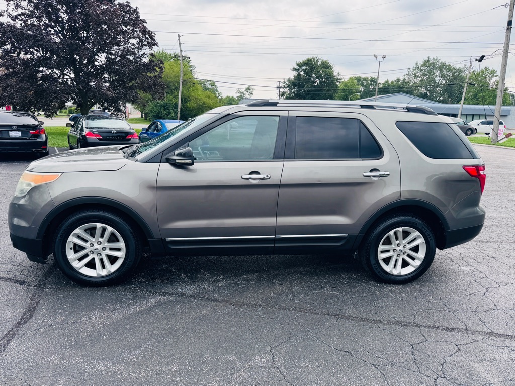 Photo 2 of this FORD EXPLORER