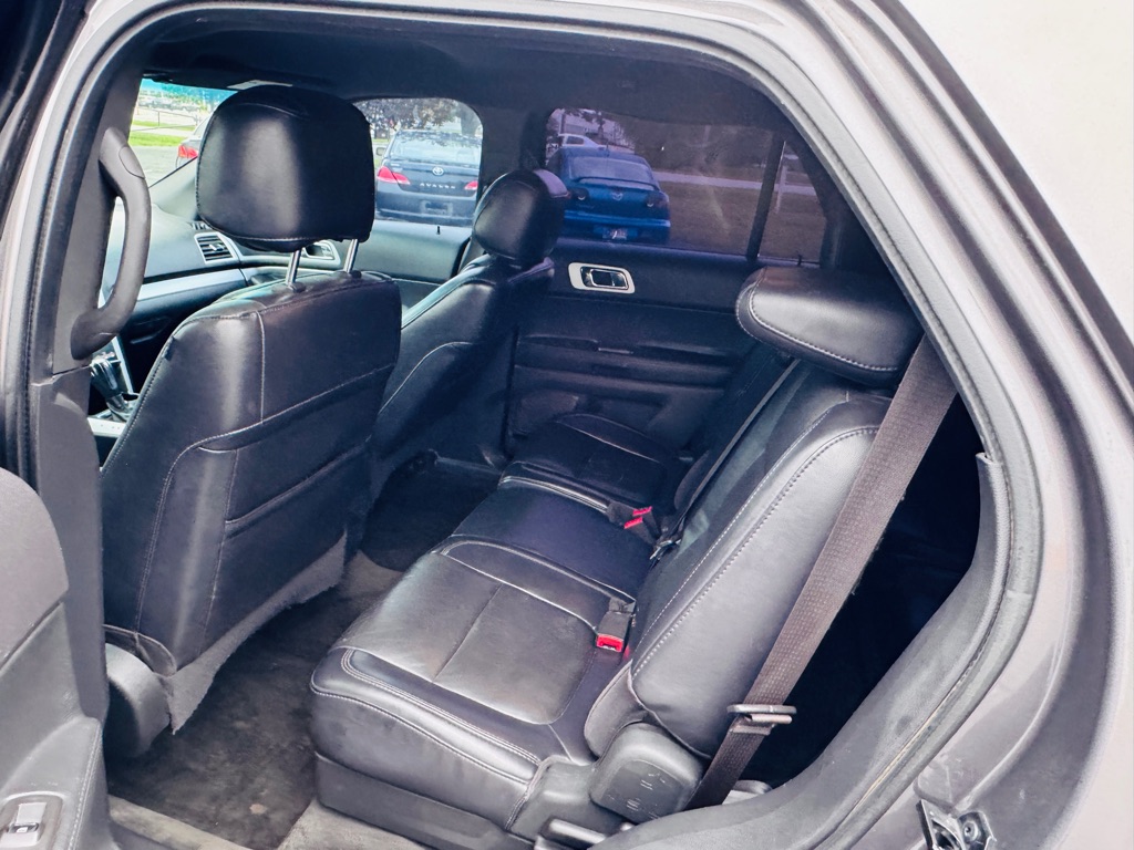 Photo 10 of this FORD EXPLORER