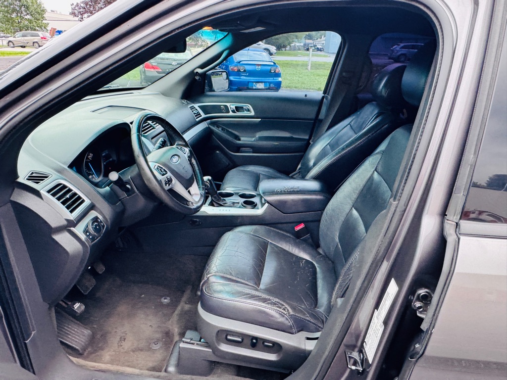 Photo 9 of this FORD EXPLORER