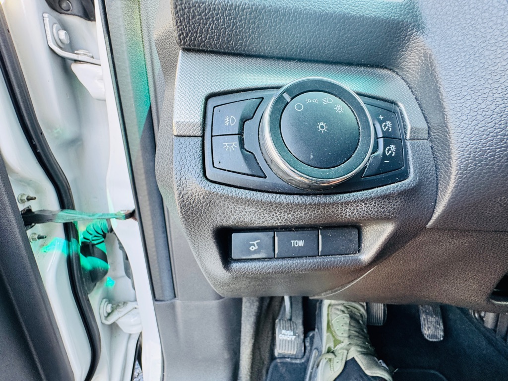 Photo 33 of this FORD EXPLORER
