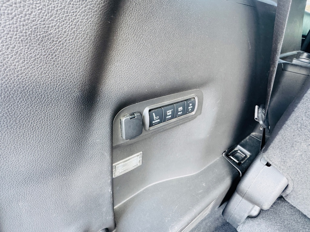 Photo 26 of this FORD EXPLORER
