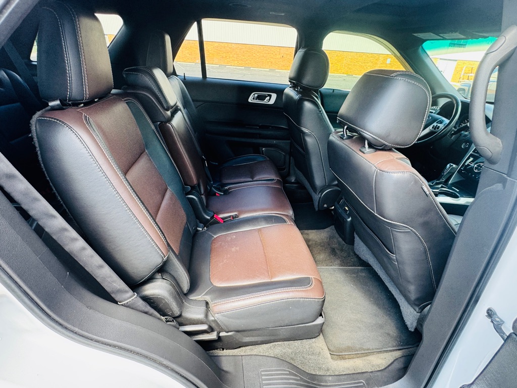 Photo 28 of this FORD EXPLORER