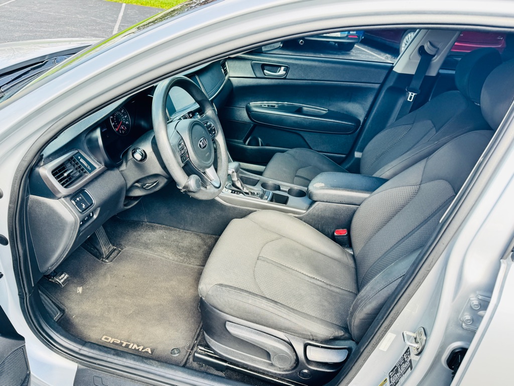 Photo 11 of this KIA OPTIMA