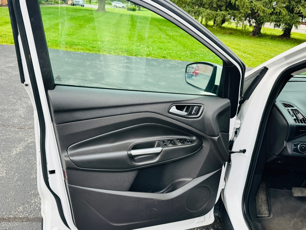 Photo 10 of this FORD ESCAPE